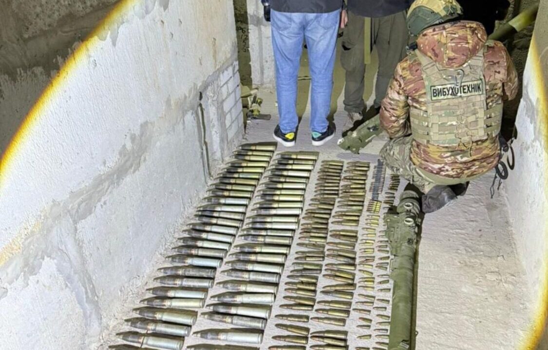 У селі Софіївська Борщагівка затримали чоловіка з великим арсеналом боєприпасів