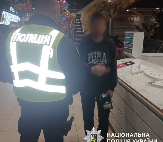 У Київському ТРЦ підірвали страйкбольну гранату