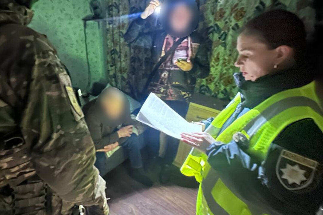 Вимагав з підприємниці 1,2 мільйона доларів «боргу» покійного чоловіка: у Борисполі затримали кримінальника (фото)