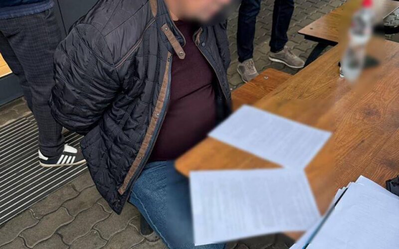 У Києві на хабарі викрили посадовців Держпродспоживслужби (фото)