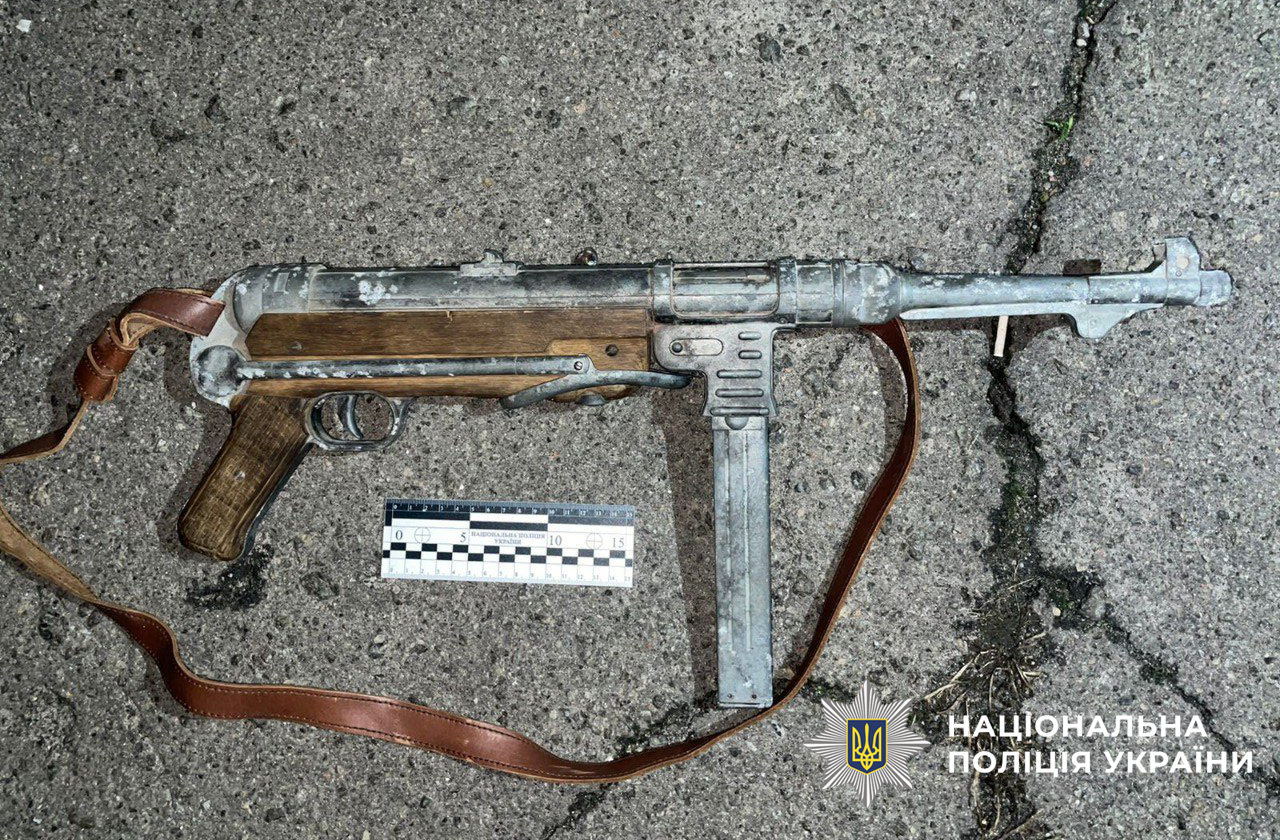 У Києві чоловік погрожував сусідці вбивством через зауваження: поліція затримала дебошира