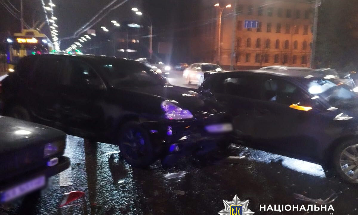 П’яний водій Porsche влаштував ДТП та стрілянину у Солом’янському районі Києва (фото)