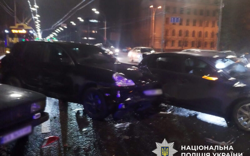 П’яний водій Porsche влаштував ДТП та стрілянину у Солом’янському районі Києва (фото)