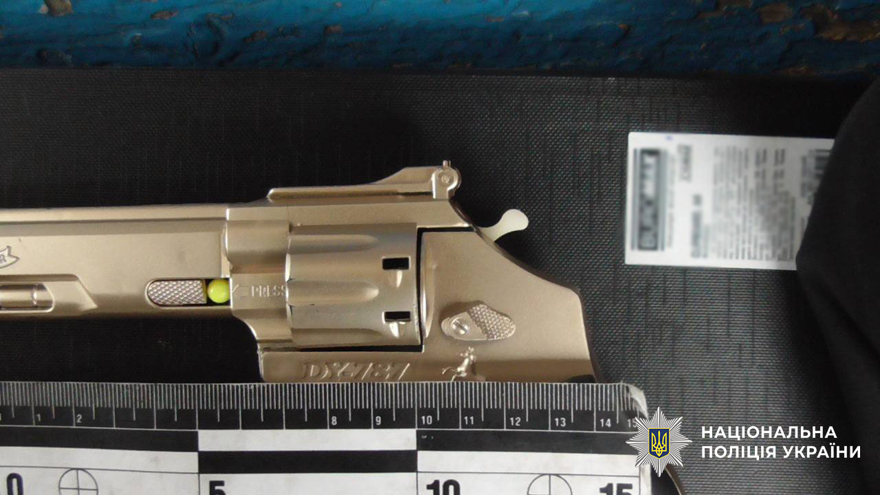 Напад з іграшковим пістолетом: поліція затримала грабіжника у Києві