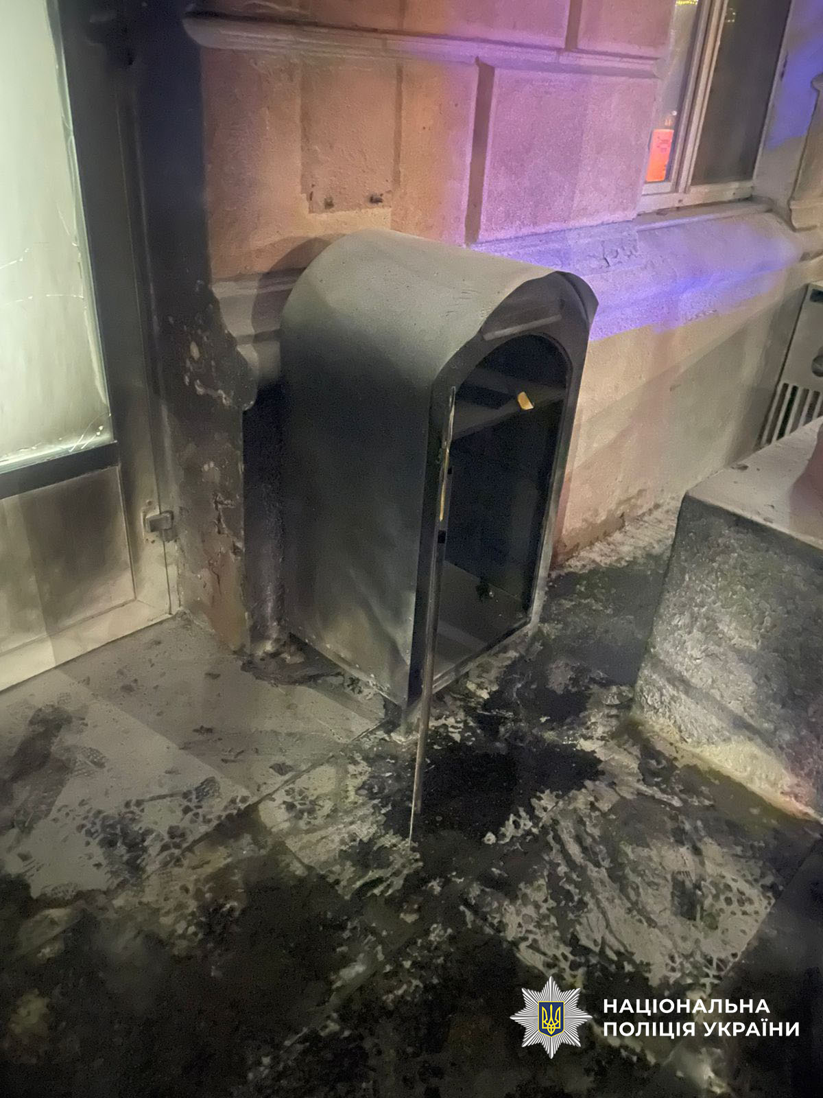 У Києві чоловік підпалив поштове відділення за вказівкою псевдоправоохоронців