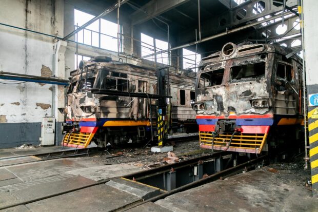 Російський удар по Фастову: знищено депо та 27 вагонів приміських поїздів