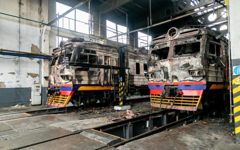 Російський удар по Фастову: знищено депо та 27 вагонів приміських поїздів
