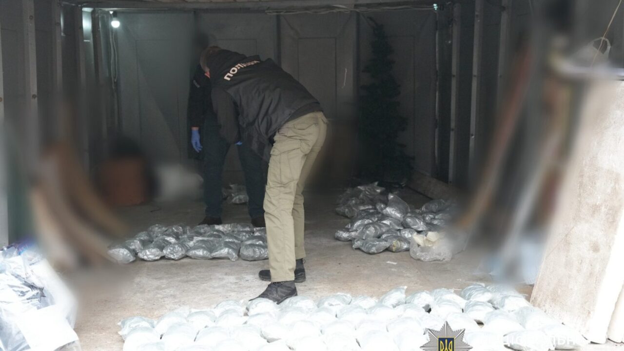 Наркотики на 95 млн грн: поліція затримала двох учасників угруповання (відео)
