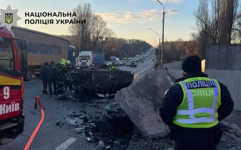 У Києві внаслідок ДТП загинув водій автівки