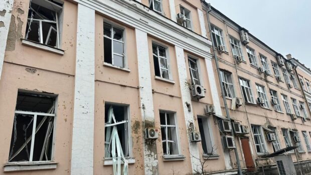 Будівля Міносвіти пошкоджена під час російської атаки на Київ 27 грудня