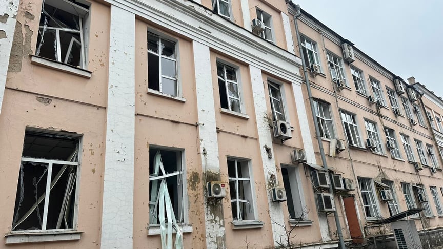 Будівля Міносвіти пошкоджена під час російської атаки на Київ 27 грудня