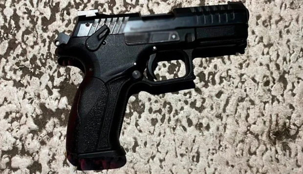 Розбій із пістолетом над таксистом у Києві: двом затриманим повідомлена підозра