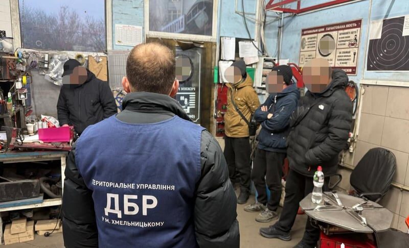 На Київщині військові замість служби працювали на СТО: викрито корупційну схему