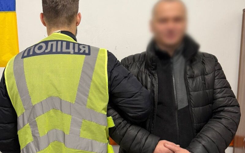 Поліція Києва затримала крадія-гастролера, який обкрадав пасажирів у потягах