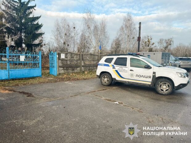 Вбивство на Київщині: чоловіка знайшли мертвим на кладовищі у Бучанському районі