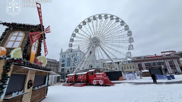 Прокуратура просить закрити Колесо огляду на Подолі через небезпечний стан