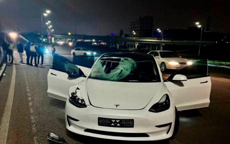 У Києві п’яний водій Tesla на смерть збив 13-річну дівчинку (фото)