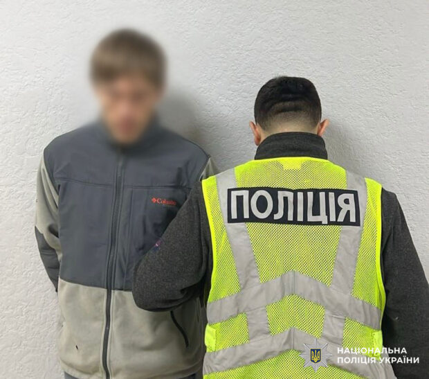 У Києві чоловік задушив знайомого кайданками під час сварки