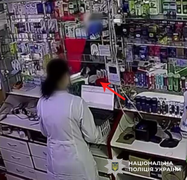 Розбійний напад в аптеці Києва: поліція затримала зловмисника