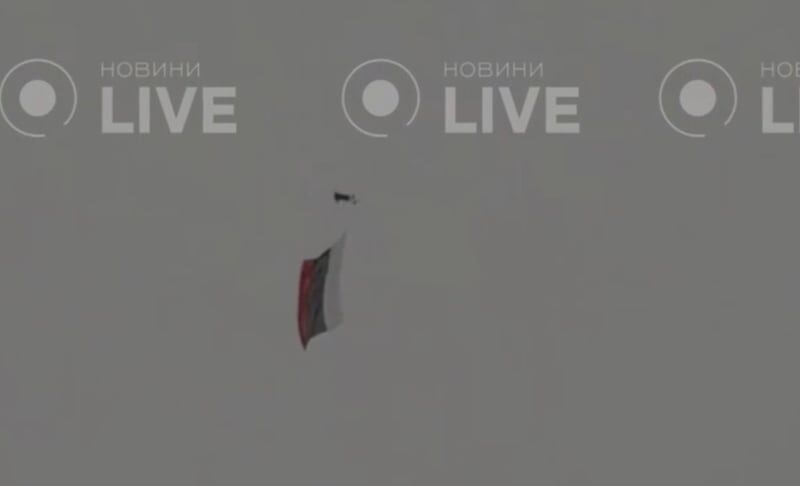 У Києві помітили дрон з російським прапором: поліція перевіряє інформацію