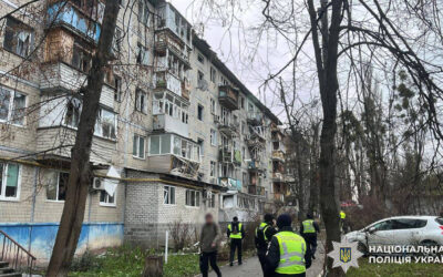 У Святошинському районі Києва уламки російського дрона поранили 5 людей (фото)