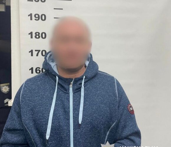 Зґвалтував неповнолітню на Київщині та 7 років переховувався за кордоном: підозрюваного екстрадовано