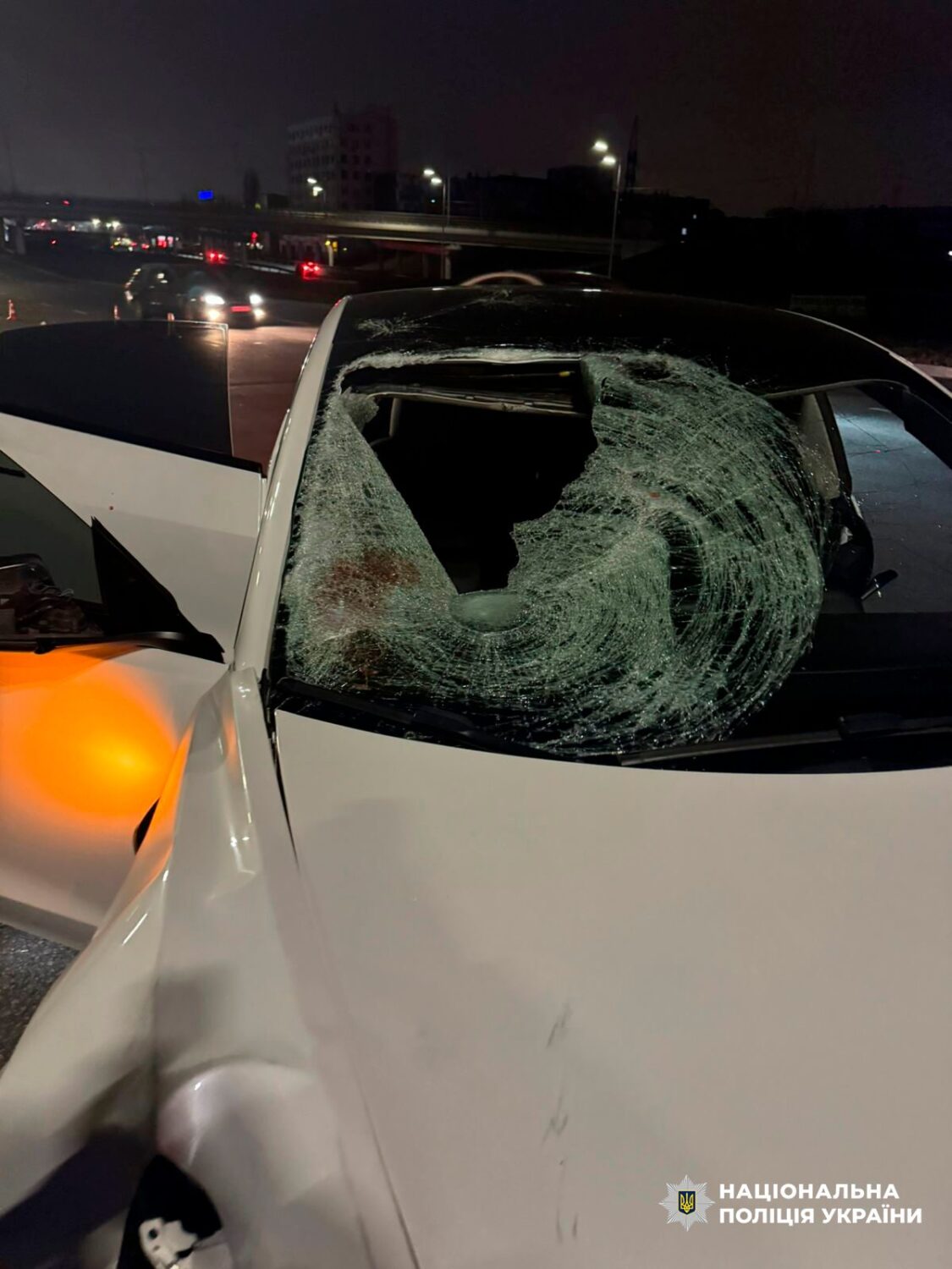 П'яний водій Tesla збив на смерть 13-річну дівчинку в Києві