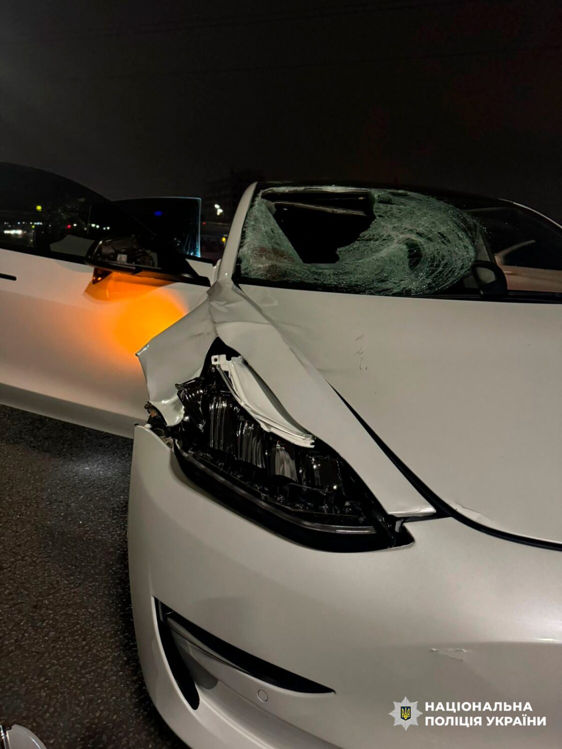 П'яний водій Tesla збив на смерть 13-річну дівчинку в Києві