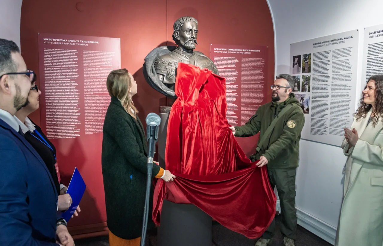 Погруддя Івана Мазепи встановили в Києво-Печерській лаврі