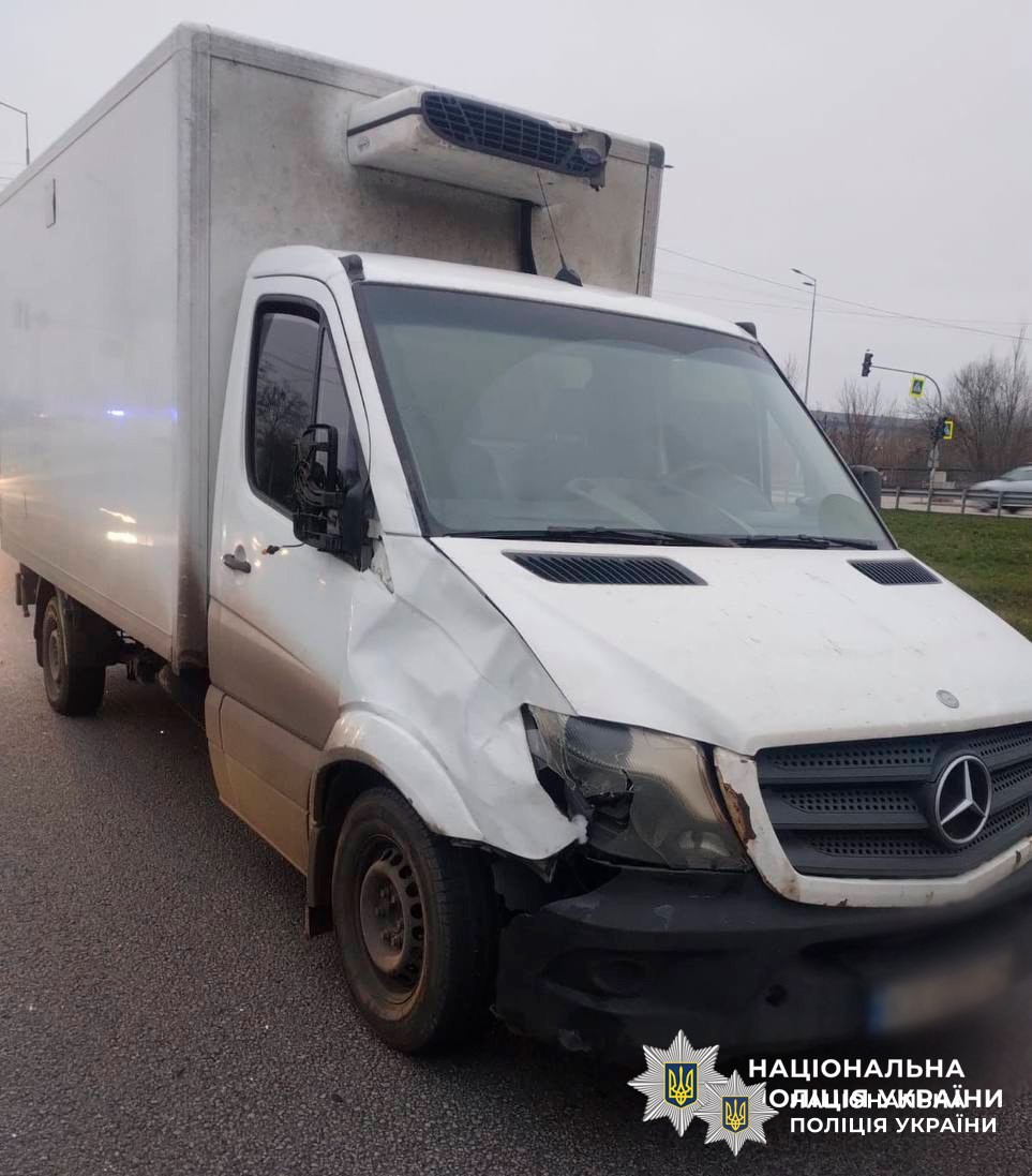 У Києві водій вантажівки збив на смерть пенсіонерку на пішохідному переході