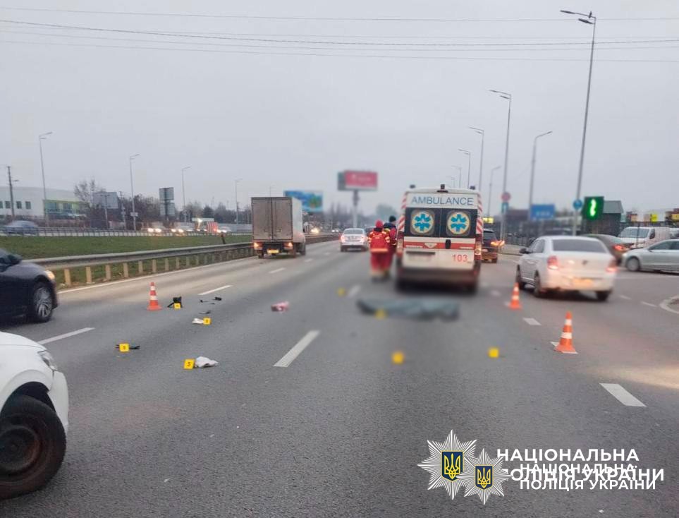 У Києві водій вантажівки збив на смерть пенсіонерку на пішохідному переході