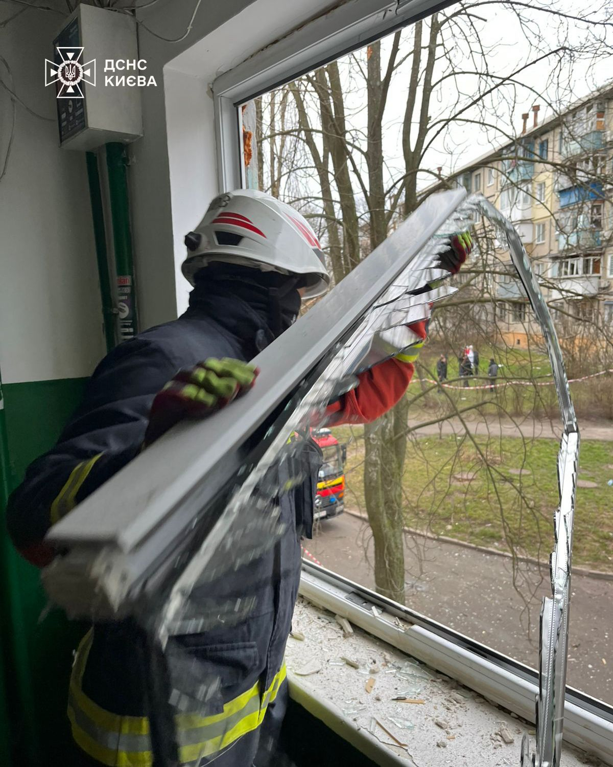 Атака на Київ 23 грудня: уламки дрона, 5 постраждалих у Святошинському районі