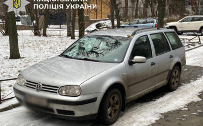 У Києві чоловік закріпив на даху автомобіля муляж протипіхотної міни та їздив містом (фото)