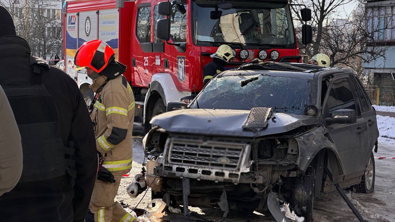 Правоохоронці затримали 24-річну дівчину, яка підірвала позашляховик військовослужбовця в Оболонському районі столиці (відео)