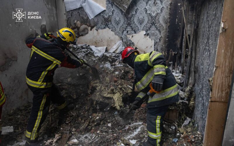 Комісія Київради не виділила премії комунальникам, які працюють над ліквідацією обстрілів