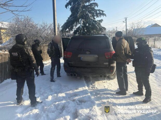 Вимагали 130 000 доларів неіснуючого боргу: на Київщині викрили злочинну групу