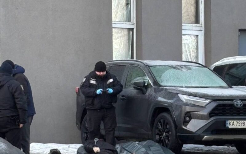 Інформація про загибель чоловіка через ожеледицю біля метро «Деміївська» не відповідає дійсності – поліція