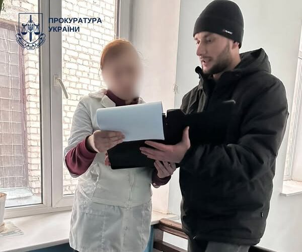 Смерть 8-річної дівчинки від пневмонії у Києві: лікарку підозрюють у неналежному виконанні обов’язків