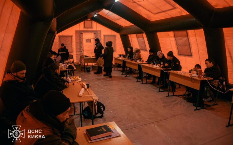 Київ 19 січня: розбій, підозра лікарці, прибирання снігу