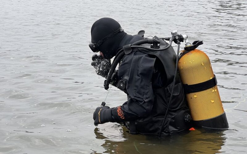 Водолази ДСНС шість днів поспіль ремонтували пошкодження в затопленій крижаною водою ТЕЦ у Києві (відео)