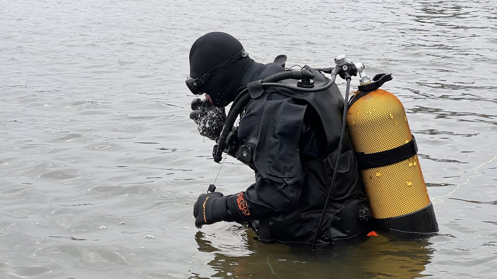 Водолази ДСНС шість днів поспіль ремонтували пошкодження в затопленій крижаною водою ТЕЦ у Києві (відео)