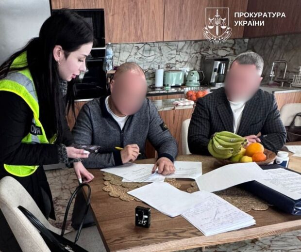 У Києві нардепу двох скликань оголосили підозру у захопленні землі біля Дніпра