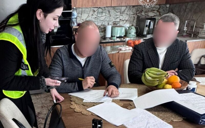 У Києві нардепу двох скликань оголосили підозру у захопленні землі біля Дніпра