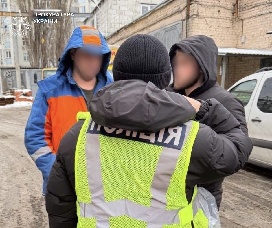 Падіння дівчини у яму з окопом: посадовцю "Київтеплоенерго" оголосили підозру