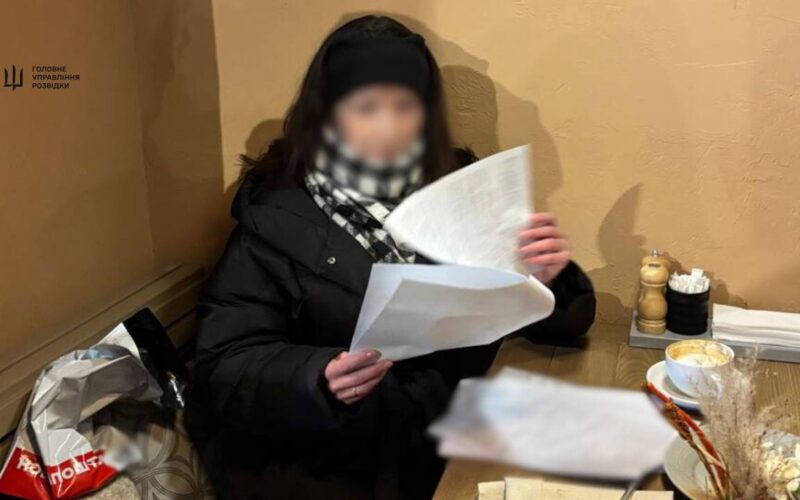 У Києві затримали білоруську шпигунку, яка намагалася «інтегруватися» до ГУР МО України (відео)