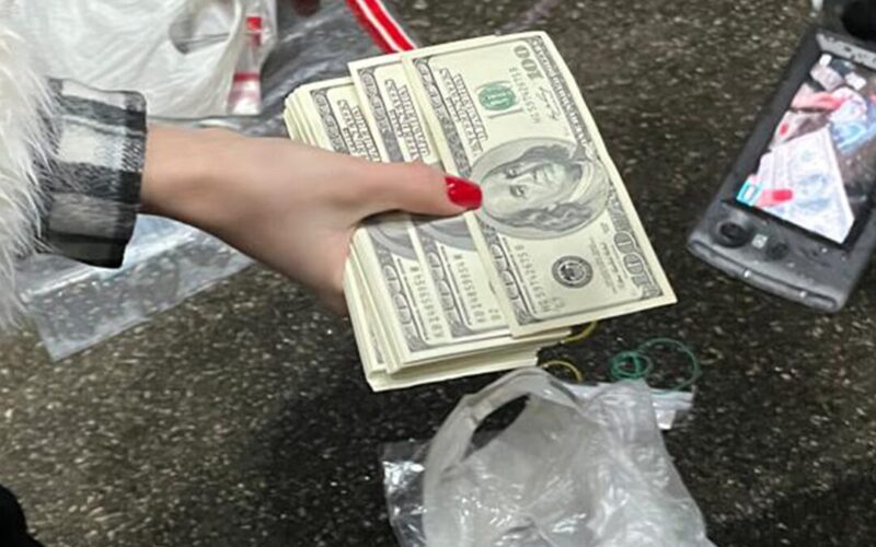У Києві затримали адвоката, який за 9 000 доларів обіцяв організувати уникнення мобілізації