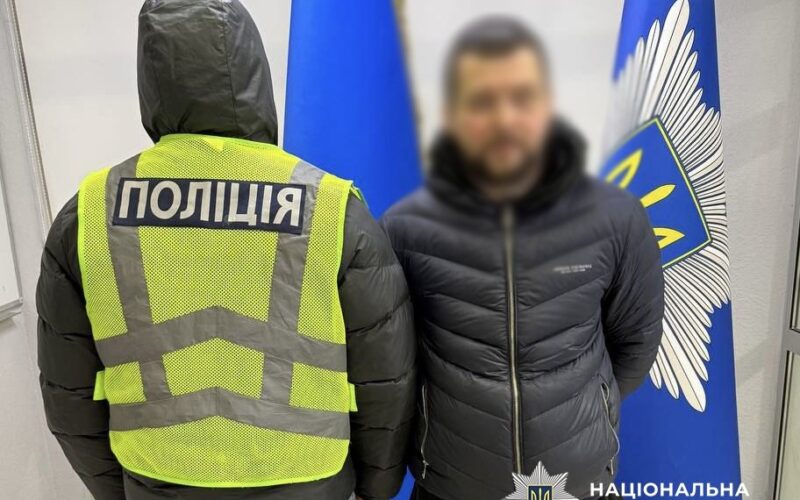 У Києві затримали інтернет-шахрая, який продавав неіснуючі генератори (фото)