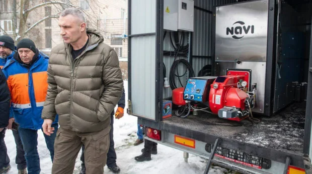 Кличко назвав роботу служб цілодобовою у боротьбі з енергокризою в Києві