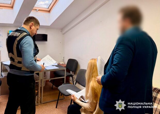 Киянка захопила ділянку в парку «Голосіївський» та збудувала дачу — підозра