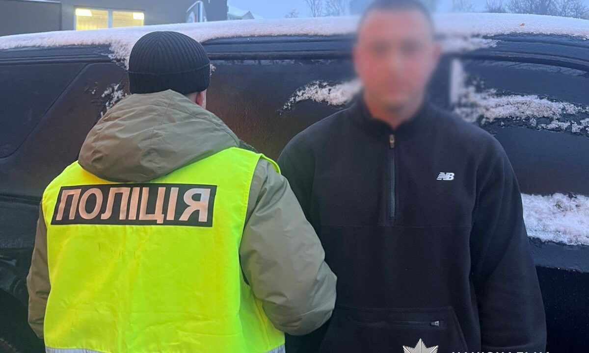 У Києві розшукали чоловіка, який 1 січня влаштував бійку у роздягальні ковзанки на ВДНГ